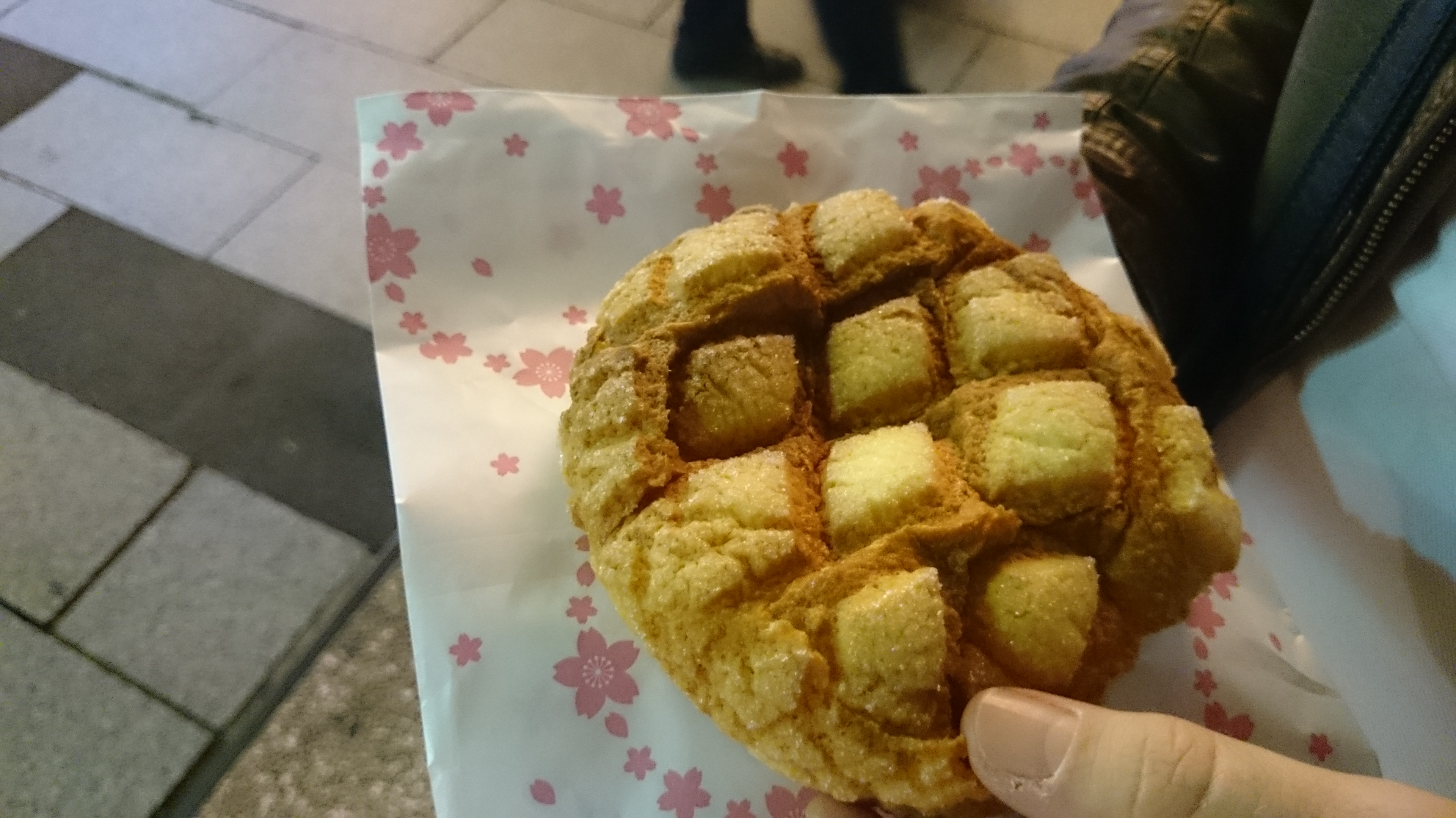 Asakusa, Japon, degustation d'un pain sucré